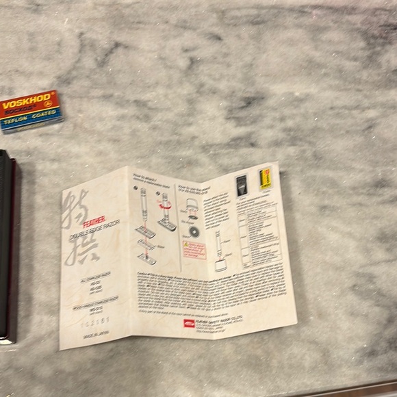 feathers Red All Stainless Razor - Picture 5 of 5